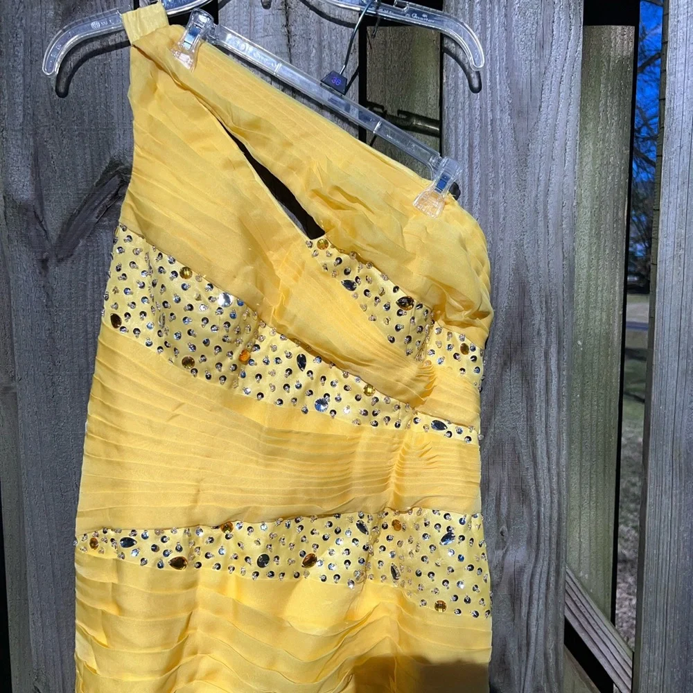 Judy Bridal one shoulder yellow gown. - Picture 5 of 13